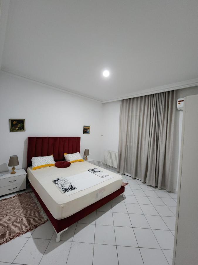 Duplex Bien Equipe Securise Avec Jardin Et Veranda La Marsa Luaran gambar