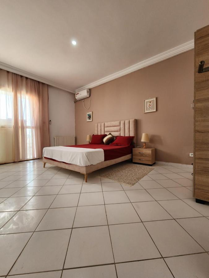 Duplex Bien Equipe Securise Avec Jardin Et Veranda La Marsa Luaran gambar