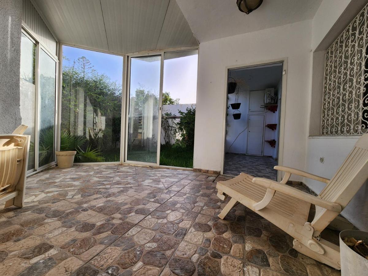 Duplex Bien Equipe Securise Avec Jardin Et Veranda La Marsa Luaran gambar