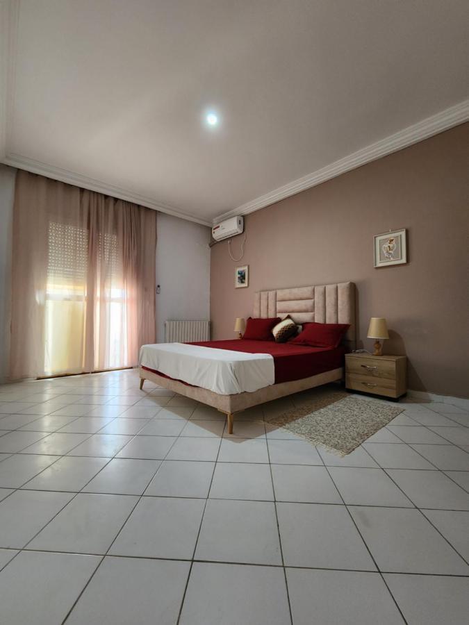Duplex Bien Equipe Securise Avec Jardin Et Veranda La Marsa Luaran gambar