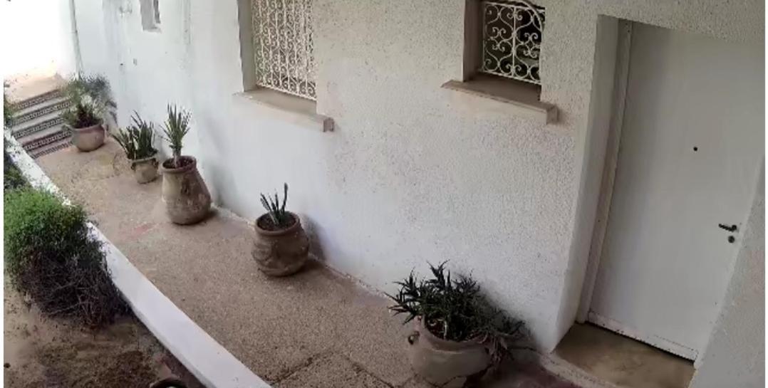 Duplex Bien Equipe Securise Avec Jardin Et Veranda La Marsa Luaran gambar
